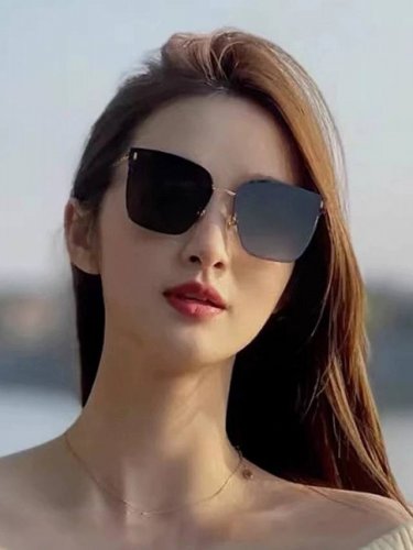 尼龙偏光系列 Dior无框太阳镜墨多边形设计，不挑脸型，无论搭配大衣还是连衣裙都非常显气质尼龙偏光镜片预防紫外线 型号：Cd4641