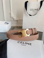 赛琳 Celine女士皮带，小牛皮质感搭配独特凯旋门扣，颜色裸粉色 宽2.4Cm 低调中暗藏奢华，轻松点亮穿搭 。手工缝制