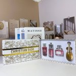 120 迪奥金色圣诞四件套30Ml×4个，内含：真我+花漾甜心+魅惑清新+Joy香水做工很精致的香水礼盒，1瓶30Ml，带喷头，很方便一次性满足你对迪奥香水所有