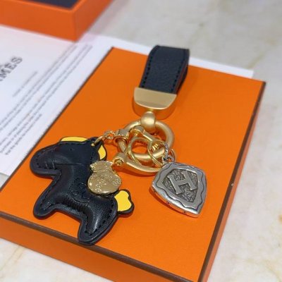新款Hermes爱马仕钥匙扣钥匙扣加厚版 铂金版。高级精工版 众多网红同款 爱马仕挂饰钥匙扣太考验师傅的手艺了 要确保每个细节都到位不简单 高端定制 男女同款