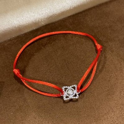 a5 7 新年红 各明星同款时尚 莫桑钻 De家 莲花 红绳手链 出淤泥而不染的莲花 高端925纯银 镶嵌莫桑圆钻 简约知性美 本命年必备 男女均可佩戴 纯银手