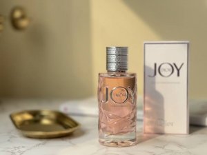专柜品质 迪奥悦之欢 Dior Joy Ml 虽然这款香水的网评号称2018年“滑铁卢”烂香 但是对于我来说,还是挺喜欢这款香水的。瓶身跟之前出的Backsta