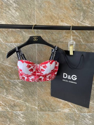 Dg泳衣 适合多种场景的游泳衣♀海边 游泳池 温泉 水上乐园 漂流都可以内搭也完全可以 连体设计遮肉显高挑 腹部有点肉肉也不影响咱美美的 背面设计大露美背 面料