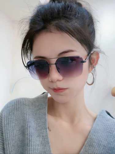 Prada 普拉达 2025新款太阳眼镜 界级大师制造..最新 高档 潮流时尚百搭男款百搭瘦脸太阳镜 高品质 ！型号： P5