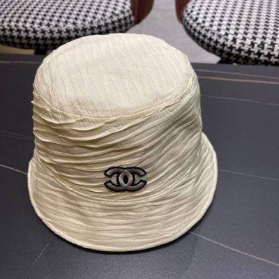 Chanel 香奈儿新款渔夫帽，最适合假期出游的一款