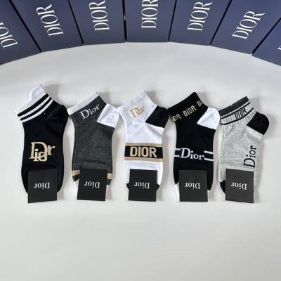 特 配专柜包装 dior 迪奥 新款中短袜堆堆袜袜子 一盒五双 专柜同步筒袜袜子 大牌出街 潮人必备超好搭