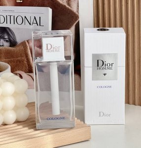 专柜品质 dior迪奥 Homme Cologne 桀骜古龙香水 简直就是干净清爽的大柠檬太适合这个季节了 秋天阳光的干净被诠释的淋漓尽致 前调 产自 意大利南