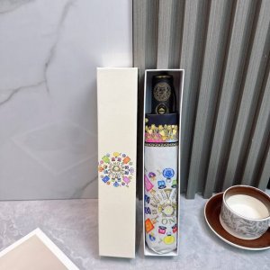 范思哲 Versace 夏季新款 全自动折叠晴雨伞 黑色涂层防晒有效阻隔紫外线99% Upf 50 所以能起到伞下体感降温的效果 有效隔热 高效防晒 一把搞定