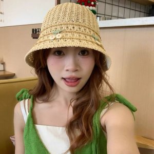 巴黎世家Balenciagi2025夏季韩系新款遮阳防晒帽子女编织镂 空时尚百搭装饰开叉渔夫帽