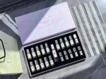 专柜品质 祖马龙21件套珍藏版 套装共21支 其中1支30M樱花20支9Ml不同味道的香水 都是它家最经典最热门的香味 味道都列在下面了 咱家的祖马龙必须是可以