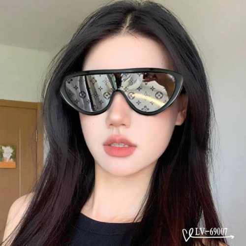 路易威登-Lv . 宝丽来树脂镜片 . Tr镜架轻便佩戴舒适 . Size：65-13-145 . 新款太阳镜减轻强光负担，明星同款，遮挡有害光线防辐射，出行旅