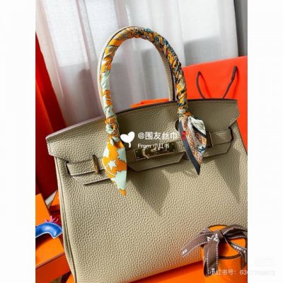 Hermes 爱马仕Twilly小丝巾-G网很难拿到货得要等1到2个月 这款拼接花色得设计真得超喜欢 颜色还很百搭无论是配爱马仕得哪款包包 都很Yyds 18姆