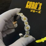 新品上架 Goro S高桥吾郎雏菊开口手镯 顶级版本 认准独家拍摄 主攻高端市场 绝对区别普通版本 图片产品细节与Z批一致 原版制作工艺 精工品质 纯手工打造