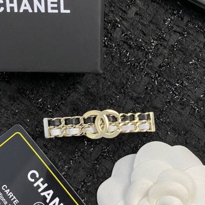 编码H481 香奈儿发夹热销款火爆上新 Chanel22C春夏新款金属羊皮革发夹 双色皮穿链设计，中间双C Lpgo，采用最实用的弹簧夹 复古经典，富家千金必备