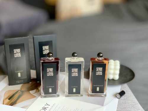 专柜品质 serge Lutens 芦丹氏系列香水 1修女100Ml 香调:东方花香调 气味:苿莉麝猫香麝香焚香 属性:中性香 标签:白色花麝香动物树脂烟熏 香