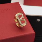 编号Vjz0017 Valenti*O最新款镶钻戒指 一致Zp黄铜材质