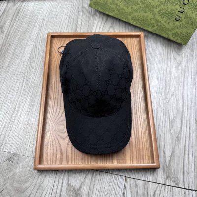 g家。经典内沿粗织带款 超A品质 最新款！时尚潮流，高端做工！每一个帽子都是用心之作！牛津材质！头层牛皮！配盒子、防尘袋、非一般的品质，细节也很重要。真皮帽钉，