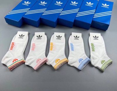 Adidas 阿迪达斯新品女款小白袜，火爆全网的三叶草Logo超级Nice设计惊艳绝伦超级好看Ins今年超火爆元素单品精梳棉材质，非常柔软舒适 一盒五双