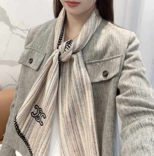 赛琳celine 新品 飘带 春季 随意切换造型 小巧又不失优雅的款式 15*150 尺寸 50羊毛50羊绒 高级时尚又不会过于张扬，很有设计感~气质到骨子里！