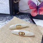 P60 Dior迪奥 Dior发夹 新款 Logo边夹刘海夹压夹日常精致小单品 气质百搭小仙女必入单品 宝藏款 闭眼入推荐款 一对