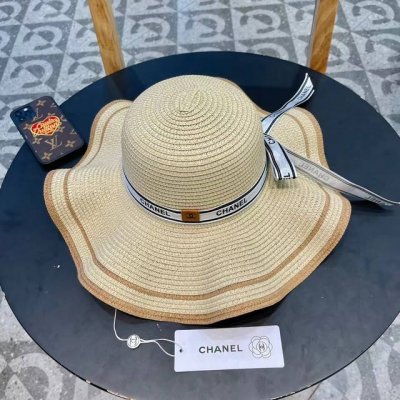 Chanel 香奈儿 官方新款草帽 一顶超级有品位的草帽了~出街首选 帽型超美腻颜色妥妥 轻便携带 小仙女人手必备