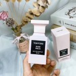 高端品质 Tom Ford汤姆福特荆刺玫瑰 Rose Prick Tf粉香水礼盒50Ml Rose Prick荆刺攻瑰香水，娇嫩诱惑刺痛之欢玫瑰生而带刺，轻微的