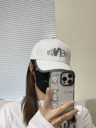 上新 fendi芬迪 新品棒球帽 代购版本 时尚潮流 高端做工 非一般的品质 细节看实拍哦
