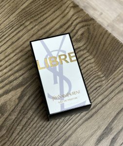 专柜品质 女王香自由至上，真女王不讲情爱 Ysl Libre 自由之水～香味足够悠长，源源不断地渗染，越闻越觉得，薰衣草真是妙物啊，作为经典馥奇香调的核，用在男