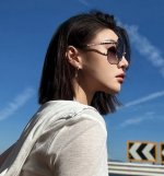 新品Chanel 香奈儿太阳镜以独特魅力和前卫风格诠释春夏最新眼镜，以方框设计两边经典小香珍珠做点缀，中梁金属质感超好佩带舒适 型号：Ch9 5