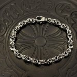 新款 专柜品质 Chrome Hearts克罗心经典复古多元素十字架手串手链 凹凸造型不同的花纹设计风格 呈现出与众不同 十字架 童军花是克罗心的志 所以更经久