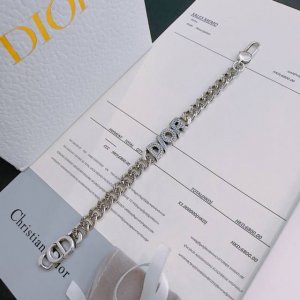 Dior新款高品质迪奥手链原单货专柜新款开模复古潮流时尚必备 男女均可佩戴 情侣款同款 摇滚朋克泰银风格 复古元素 潮流百搭 官网同款项链最新款链条档次更高明星