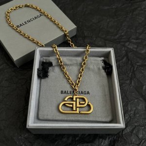新款 巴黎世家 Balenciaga 项链 简单大方 大牌金质感饱满 搭配衣服超好看 长度:52厘米