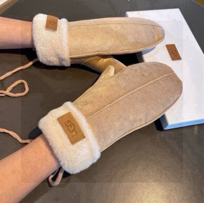 ugg 秋冬懒兔毛羊毛手套值得对比同款不同品质，秒杀市场差产品，羊毛十懒兔毛内里加绒 经典不过时款.喜欢可以入手了，这种品质的今年用了明年还能用 配盒子码数均码