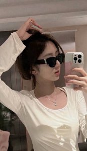 ysl 圣罗兰23新款来喽Slm94 金黑 侧面的Logo Ysl金属标很有质感，遮脸效果很棒 许多明星网红同款杨蓉新剧“二十九”中就有佩戴～一整个霸道女总裁的