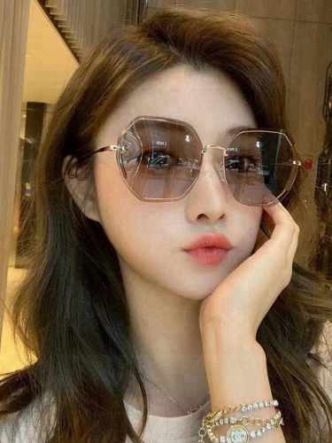 新品Chanel 香奈儿太阳镜以独特魅力和前卫风格诠释春夏最新眼镜，质感超好佩带舒适 型号：Ch0630