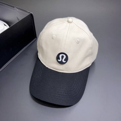 跑量 Lululemon～新款棒球帽 款式很好搭配，慵懒风分分钟展现，素颜显脸小拼色超有品味 太推荐了，谁戴谁好看！！！