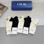 配包装 一盒5双 Dior 迪奥 经典爆款短筒袜子、竹棉面料， 专柜同款 实用好穿 柔软透气，时尚百搭款，大牌出街。