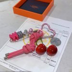 新款Hermes爱马仕钥匙扣钥匙扣加厚版 铂金版。高级精工版 众多网红同款 爱马仕挂饰钥匙扣太考验师傅的手艺了 要确保每个细节都到位不简单 高端定制 男女同款
