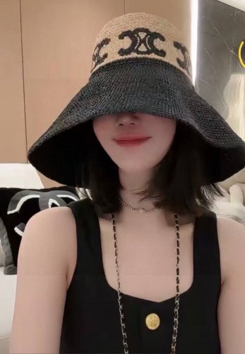celine赛琳拉菲草帽，拼色渔夫帽，高级刺绣Logo，做工贼难，供不应求，卖一个少一个，头围57Cm