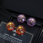 Chanel亚克力糖果色纽扣耳钉 我要一个多巴胺的夏天 chanel亚克力纽扣耳钉好俏皮糖果色给人好快乐的感觉#Chanel 香奈儿纽扣耳钉