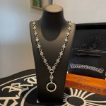 新款 专柜品质 Chrome Hearts克罗心 经典复古多元素项链 爱心圆环吊坠 凹凸造型不同的花纹设计风格 呈现出与众不同 十字架 童军花是克罗心的志 所以