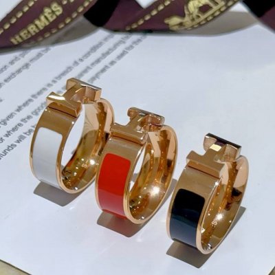男女都可以戴 爱马仕戒指经典 高端大气上档次 猪鼻子 戒指最容易吸引人的经典爱马仕戒指 款 V金材质 18K金电镀 带Logo 玫瑰金 超 Nice码数6-7-