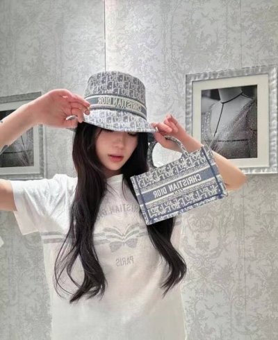 dior 迪奥 新款原单渔夫帽， 精致純也格调很有感觉，很酷很时尚，专柜断货热门，质量超赞