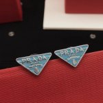 编号Ped0022 Prad*最新款浅蓝色三角形耳钉 一致Zp黄铜材质