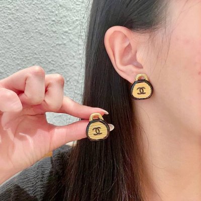 香奈儿手提包双C耳钉