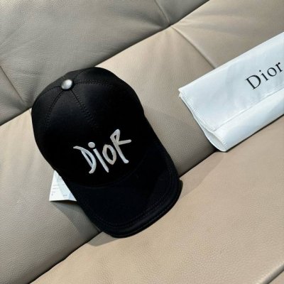 配盒子布袋 Dior 迪奥 新款原单棒球帽 Dior刺绣 网红明星同款 1:1开模订制 纯棉布料+头层牛皮 纯棉内里 轻盈透气 质量超赞 基础头围56 贴片可调