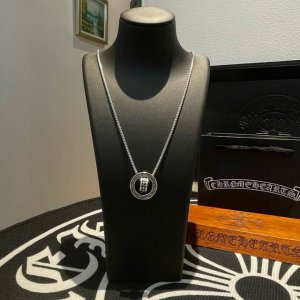 新款 专柜品质 Chrome Hearts克罗心 经典复古项链 双环吊坠 凹凸造型不同的花纹设计风格 呈现出与众不同 十字架 童军花是克罗心的志 所以更经久不衰