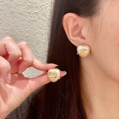 香奈儿珍珠爱心双C耳钉