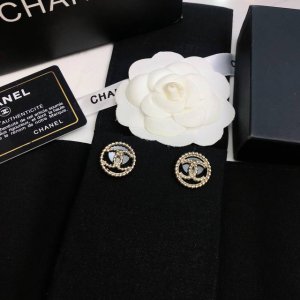 Chanel香奈儿 耳钉 小香耳钉热销款 市面最高版本！专柜1:1款式开模 专柜原版！小香经典Logo香奈儿耳钉女神必备 超级显脸瘦