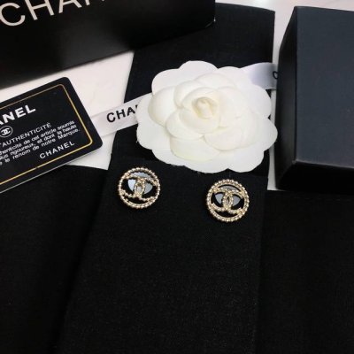 Chanel香奈儿 耳钉 小香耳钉热销款 市面最高版本！专柜1:1款式开模 专柜原版！小香经典Logo香奈儿耳钉女神必备 超级显脸瘦